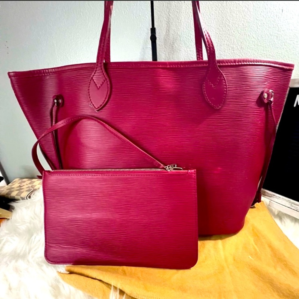 Louis vuitton neverfull epi mm with pouch